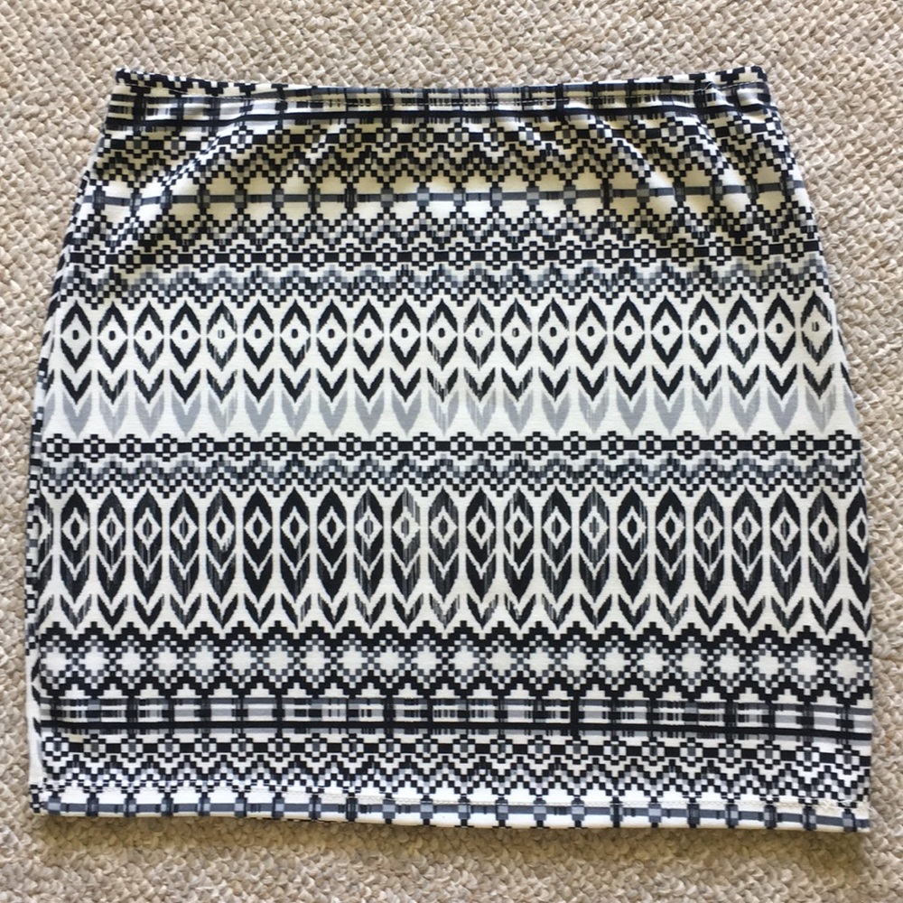 Patterned Bodycon Skirt